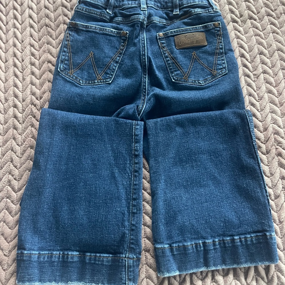 Women’s Wranglers - wide leg high rise 28x36